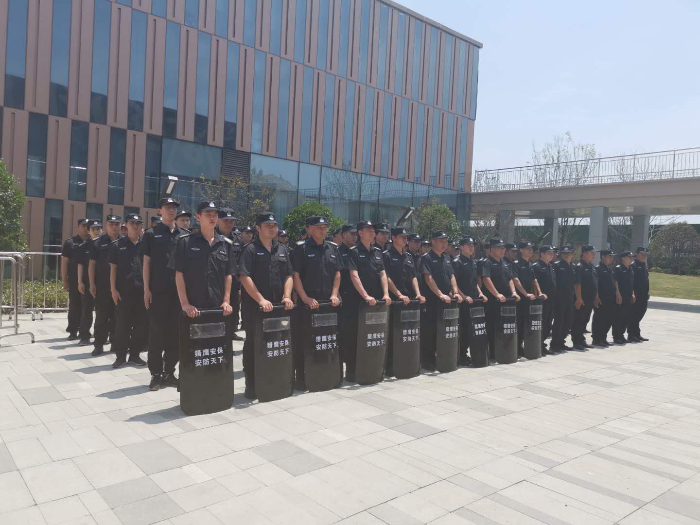 獵鷹保安祝隨州城市空間開(kāi)盤大吉！