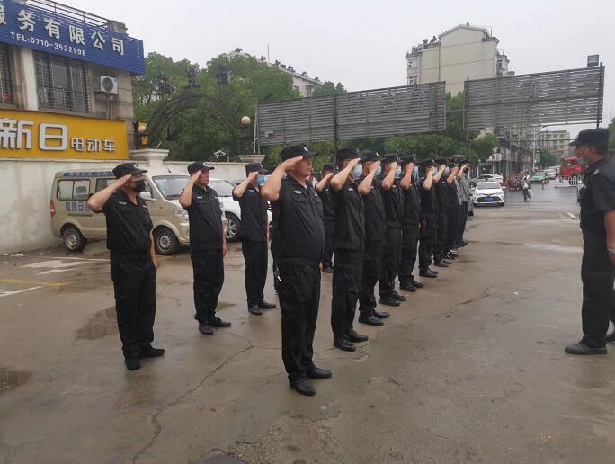 戶外小區(qū)物業(yè)保安夏天**防暑降溫小常識！趕緊收藏把！