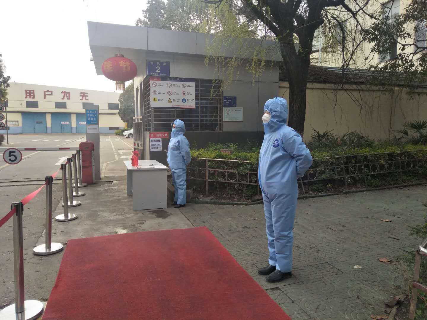 2020年疫情期間，湖北獵鷹保安公司疫情防控現(xiàn)場