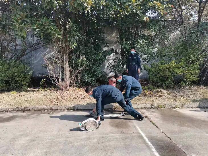 大型活動的時候，保安人員一般會制定這樣的應(yīng)對措施的！