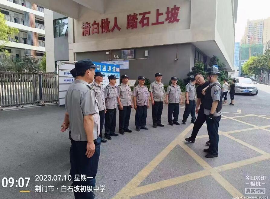 獵鷹防暴演練進(jìn)校園，筑起安全線