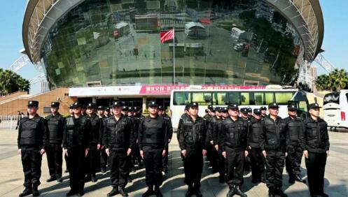 2023襄陽馬拉松在我市諸葛亮廣場(chǎng)激情開跑啦！