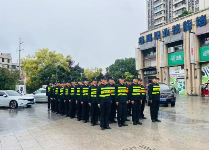 大型戶外活動(dòng)保安如何應(yīng)對(duì)突發(fā)風(fēng)險(xiǎn)？需與哪些團(tuán)隊(duì)協(xié)作？